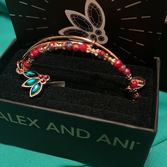 NWT Alex and Ani Deck the halls bracelet - Picture 3 of 3